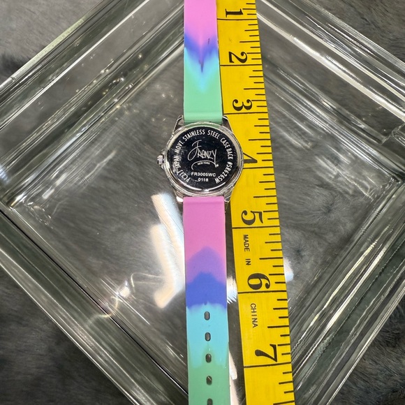 LITTLE MERMAID ACCUTIME ANALOG WATCH WITH SILICONE BAND RAINBOW - Picture 2 of 6